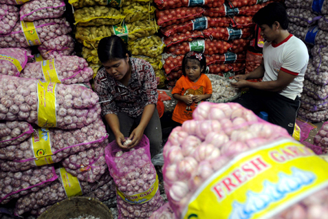  KONTROVERSI PELONGGARAN IMPOR : Drama Bawang Meradang