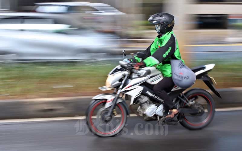  Gojek Bagi Masker Hingga Hand Sanitizer ke Pengemudi di Medan