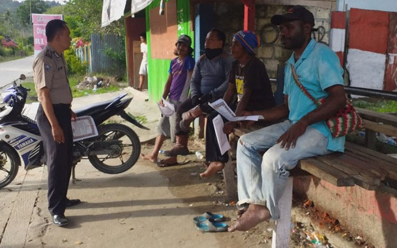  Polsek Sentani Barat Jayapura Sosialisasikan Maklumat Kapolri Soal COVID-19