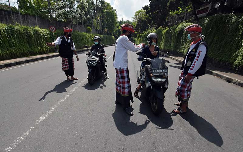  HIMBAUAN UNTUK TIDAK KELUAR RUMAH