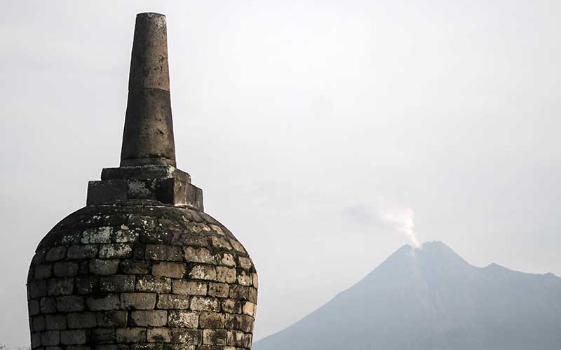  GUUNG MERAPI KEMBALI ERUPSI