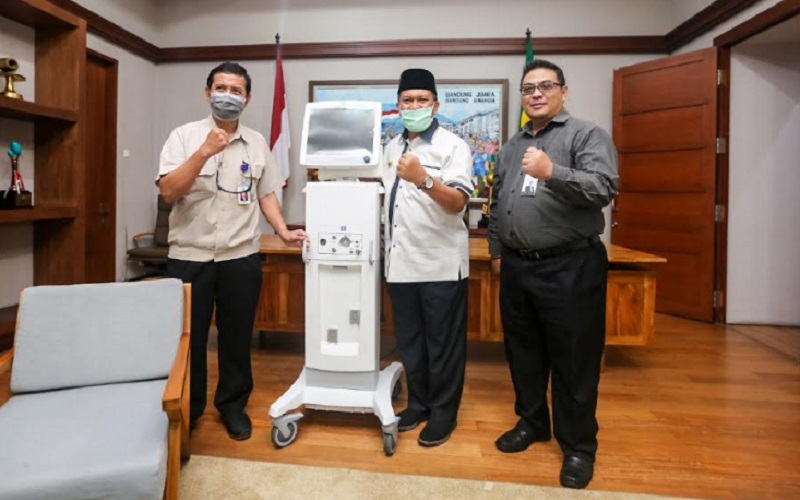  RSHS Bandung Terima Bantuan Ventilator untuk Pasien COVID-19