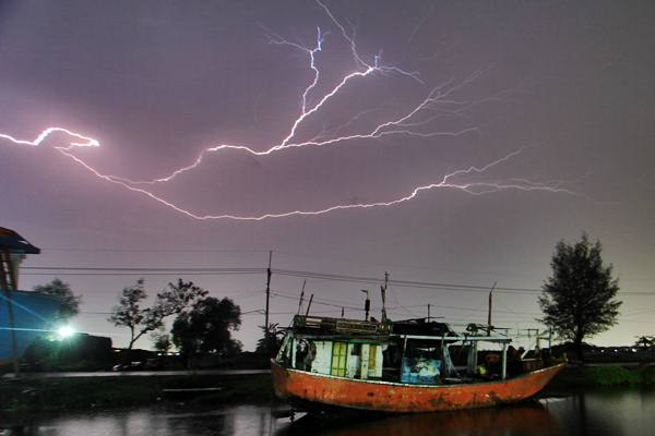  Cuaca Jakarta 31 Maret, Siang Hari Hujan