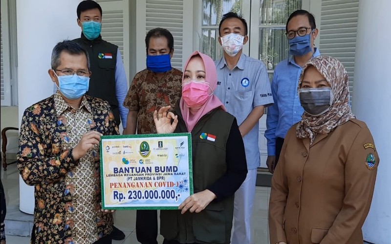  Jamkrida Jabar dan 8 BPR Salurkan Bantuan Tangani COVID-19