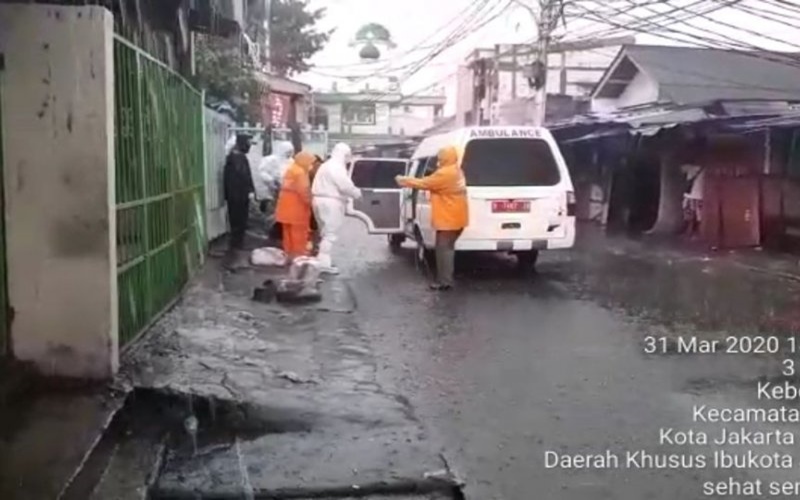  Sempat Kabur, Perempuan Positif Covid-19 Akhirnya Dievakuasi