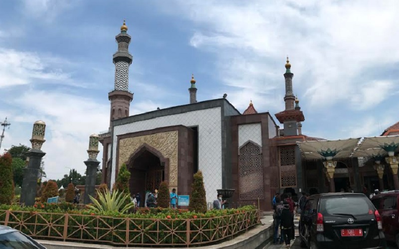  Sesuai PSBB, Salat Jumat Berjamaah di Masjid Raya At Taqwa Cirebon Ditiadakan