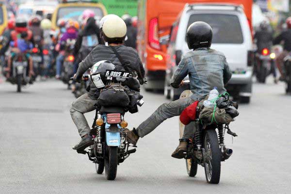  COVID-19 Bikin Penjualan Sepi, Pedagang Motor Bekas Turunkan Harga