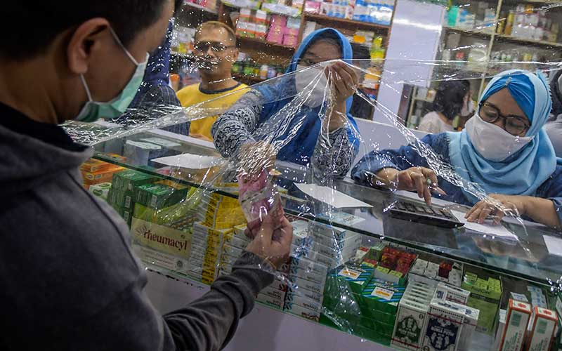  PENGGUNAAN PEMBATAS PLASTIK DI TOKO