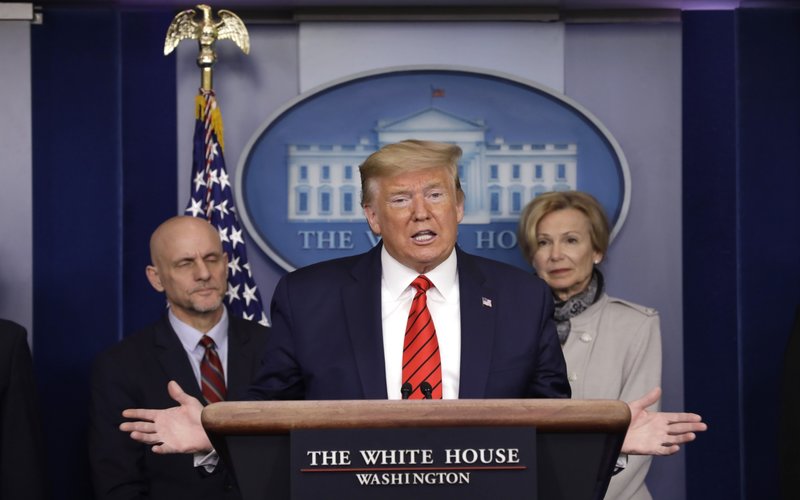 Presiden Trump dalam jumpa pers task force penanganan virus Corona/ Bloomberg - Yuri Gripas