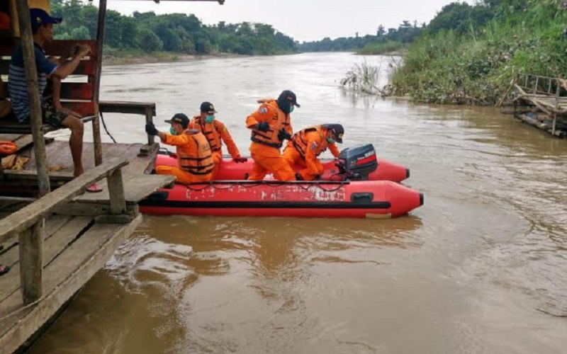  Tim SAR Lanjutkan Pencarian Seorang Kakek yang Hilang di Sungai Cimanuk