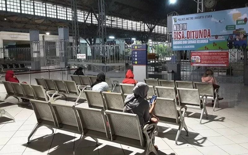  PSBB Disetujui, Stasiun Kereta Tanjung Priok Sepi
