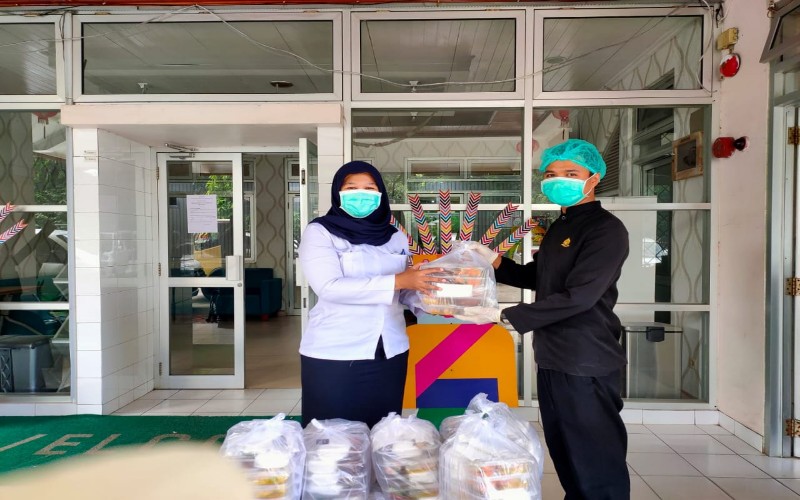  CRG Salurkan Sumbangan Makanan untuk Tenaga Medis