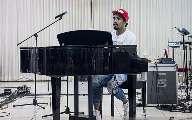  Romantisme Glenn Fredly dan Lagu Patah Hati 