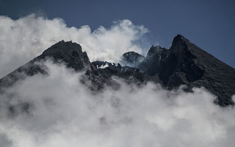  KUBAH LAVA GUNUNG MERAPI