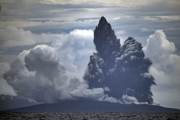  Gunung Anak Krakatau Erupsi Lagi