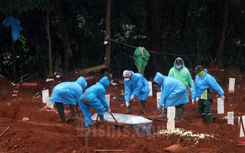  Cerita Penggali Kubur di TPU Cikadut Saat Makamkan Korban COVID-19