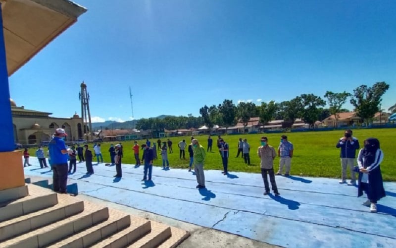  Rapat Sambil Berjemur ala Bupati Bone Bolango