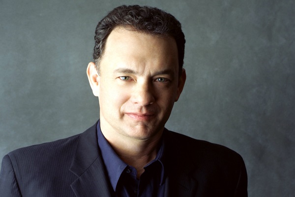  Penampilan Perdana Tom Hanks Usai Sembuh dari Covid-19