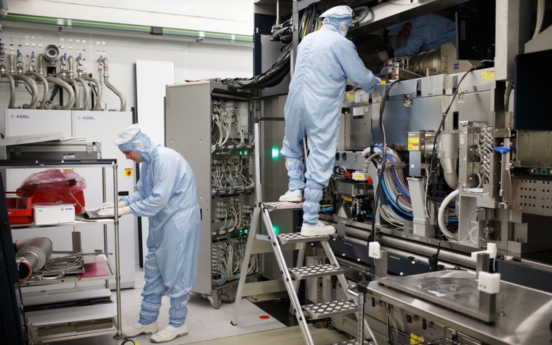  ASML, Pemasok Spare Parts Samsung Catat Untung di Tengah Pandemi 