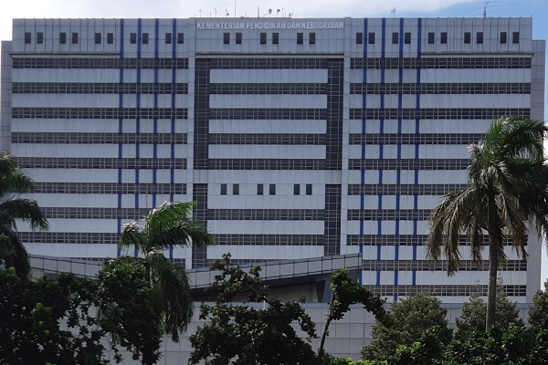  Kemendikbud Lantik Rektor Universitas Babel dan 14 Pejabat Melalui Telekonferensi