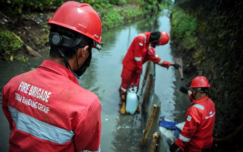  PENANGGULANGAN KEBOCORAN PIPA PERTAMINA