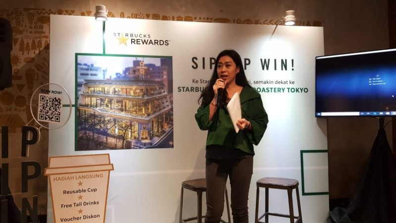 Liryawati, Chief Marketing Officer PT Sari Coffee Indonesia sedang menjelaskan tentang program Sip Sip Win Starbucks di Jakarta, Senin (2/3/2020)./Krizia Putri