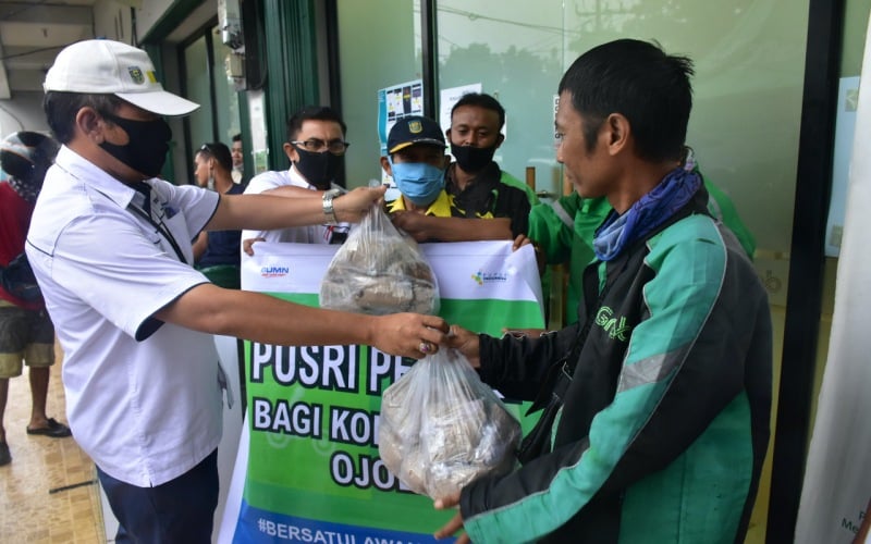  Pusri Bantu Ojol dan Warga Terdampak Tanggulangi Dampak Covid-19