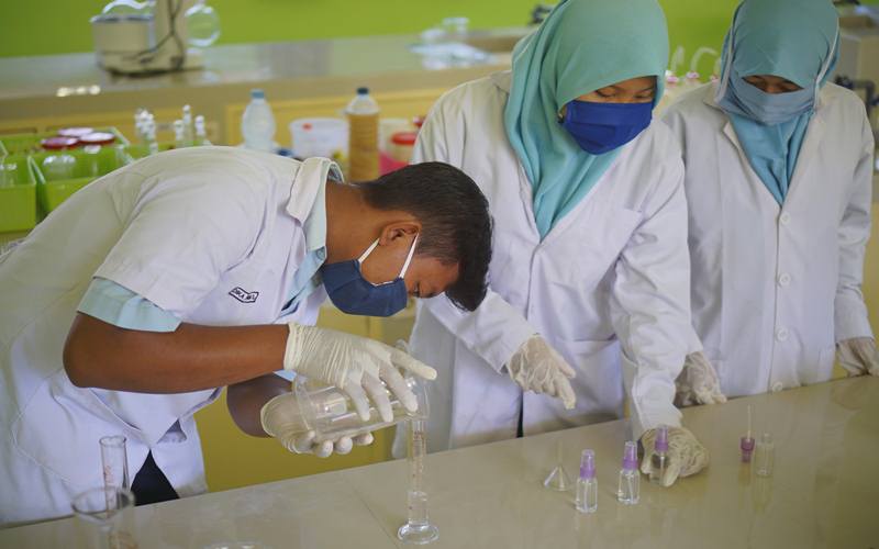  Rivera Cosmetics Bagikan Hand Sanitizer ke Rumah Sakit di Tangerang