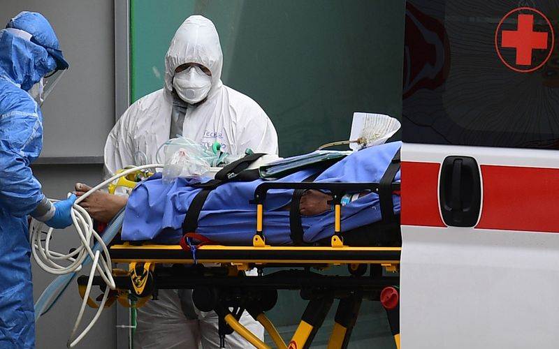Tenaga medis di RS San Raffaele, Milan, 23 Maret 2020, sedang menerima pasien./Bloomberg-Miguel Medina/AFP via Getty Images