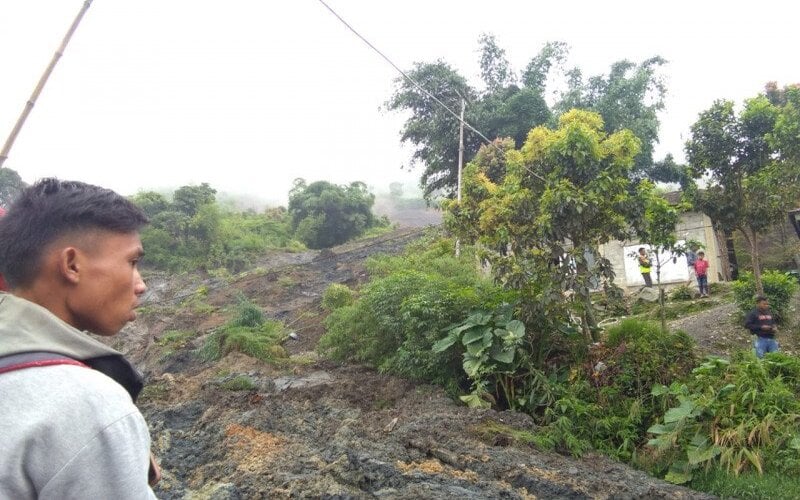  Longsor Putus Jalan Lintas Padang-Muaro Labuah