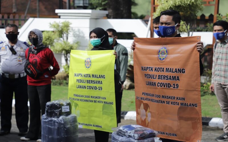  Alumni Kepamongprajaan Bagikan 3.000 Masker Cegah Covid-19