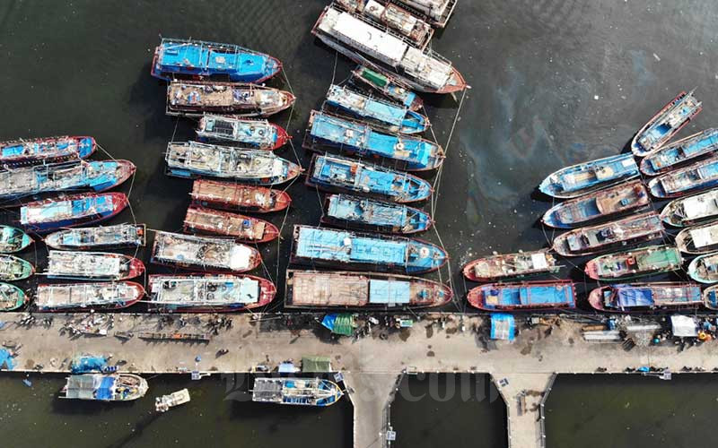  33 Nelayan Pekalongan Isolasi Mandiri di Laut