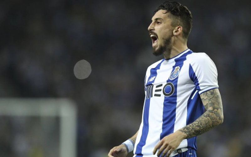  PSG & Barcelona Rebutan Alex Telles