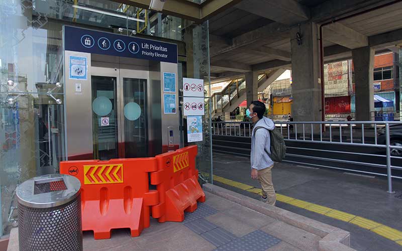  PENUTUPAN PINTU STASIUN MRT