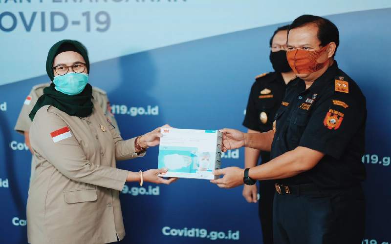  Bea Cukai Hibahkan Puluhan Ribu Masker ke BNPB