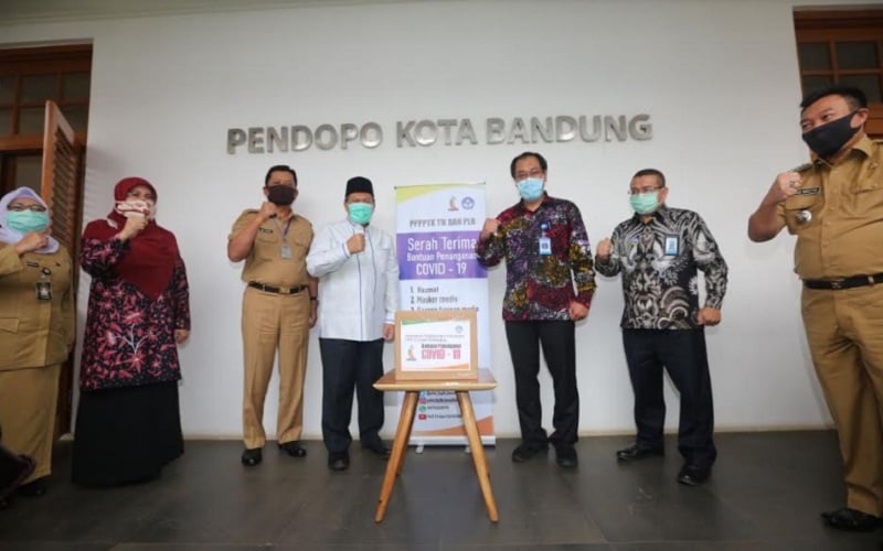  Kota Bandung Terima Bantuan 1.000 Hazmat dari P4TK TK-PLB