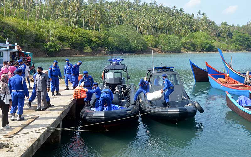  PENYALURAN SEMBAKO UNTUK WARGA DI PULAU TERLUAR