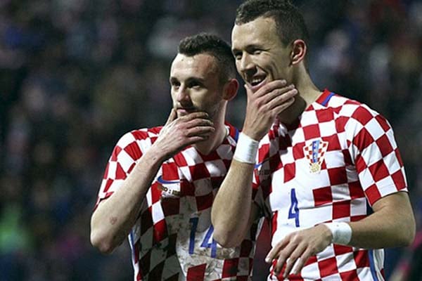  Barcelona & Real Madrid Berburu Gelandang Inter Milan Brozovic