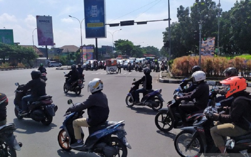  Hari Pertama PSBB Bandung Raya: Lalu Lintas di Kota Bandung Masih Ramai Lancar