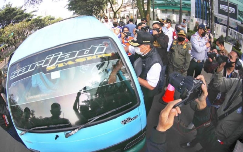  PSBB Bandung Raya: Pengguna Mobil Dilarang Angkut Penumpang Duduk di Depan