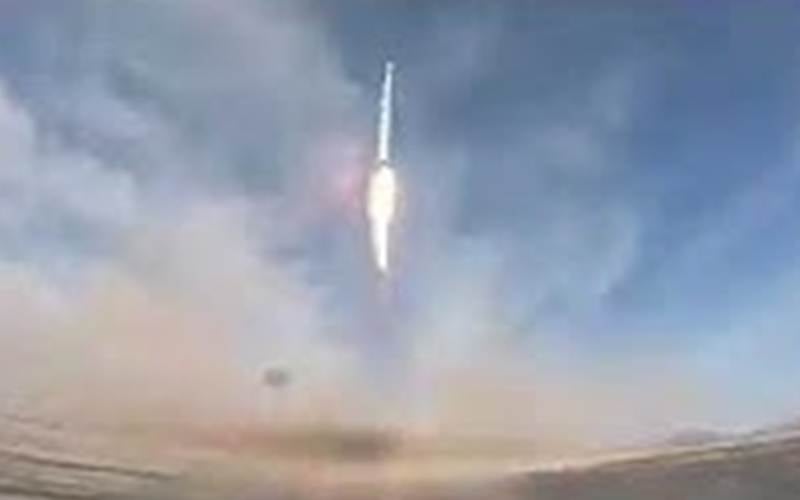  Iran Luncurkan Satelit Militer Pertama ke Orbit