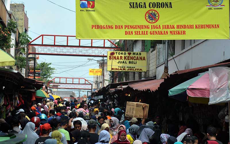  PASAR TRADISIONAL MASIH RAMAI SAAT PSBB