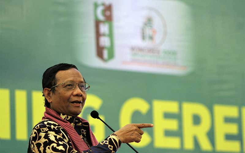 Menteri Koordinator Politik Hukum dan Keamanan (Menko Polhukkam) Mahfud MD memberi sambutan pada pembukaan Kongres ke-XXXII HMI di Kendari, Sulawesi Tenggara, Minggu (1/3/2020)./Antara Foto-Jojon