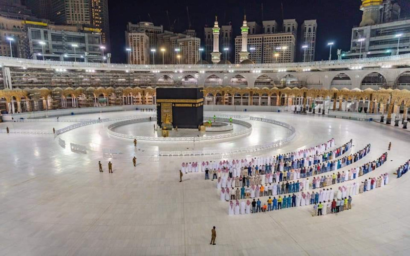  Masjidil Haram Sunyi, Begini Suasana Salat Tarawih di Depan Kabah