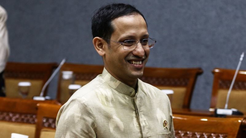  Mendikbud Nadiem Cabut Ketentuan Pembatasan Honorarium Guru 