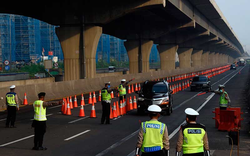  PEMERIKSAAN PENGENDARA DI TOL JAKARTA-CIKAMPEK