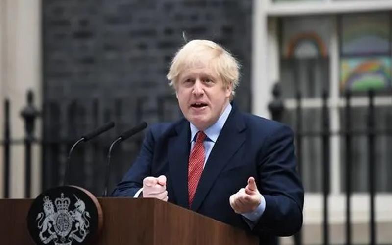  Penampakan Perdana PM Johnson setelah Sembuh dari Covid-19