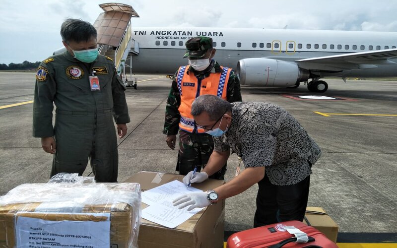  Bantuan 17.500 Reagensia dan APD dari BNPB Tiba di Batam