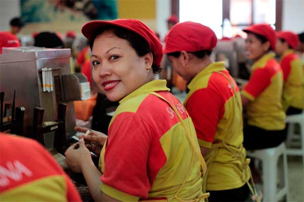  Produsen Rokok Sampoerna Janji Berikan Gaji Bagi Pekerja Terkena Corona