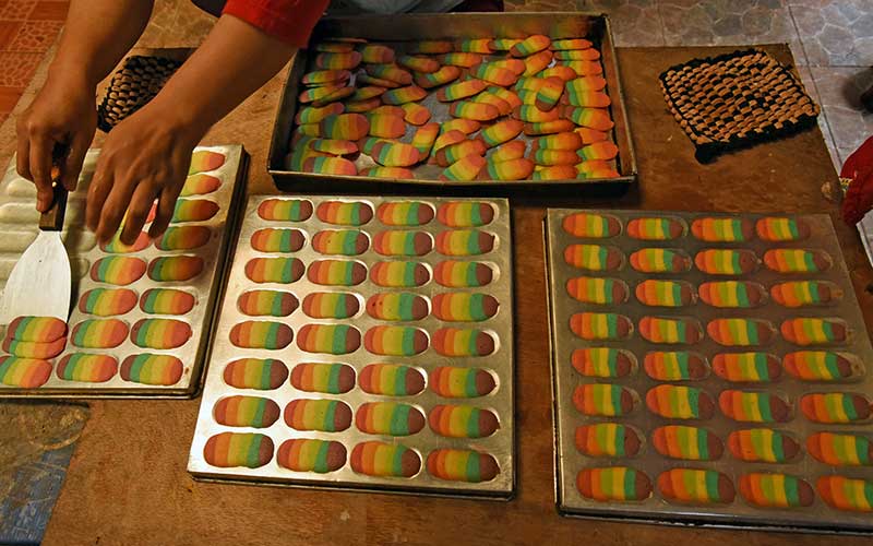  PEMBUATAN KUE KERING LEBARAN